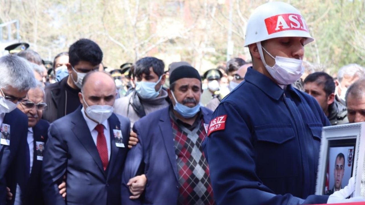 Pençe-Kilit şehidi Ömer Delibaş gözyaşları içinde son yolculuğuna uğurlandı